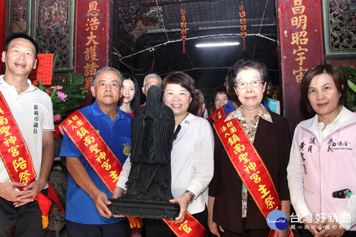 嘉義市迎孔繞境 黃敏惠為花蓮祈福