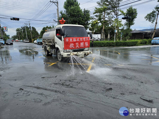 無畏路遙與泥濘 屏東縣救災團隊協助環境復原