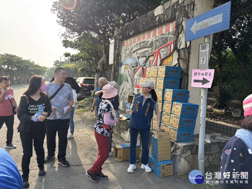 千人參與舒展身心 新竹縣總工會新豐池和宮辦理親子健行