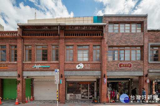 桃園景福宮兩側店家立面修復完工 民眾驚喜原來桃園舊城這麼美