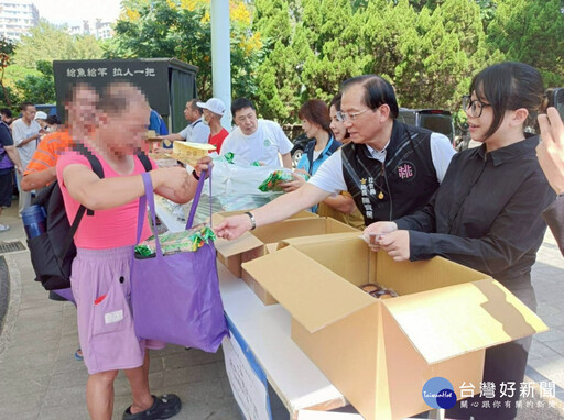 中秋佳節送暖街友 月亮傳情關懷同行