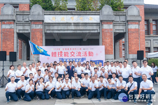 竹市義消總隊誓師出征 邱臣遠授旗勉勵