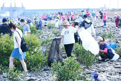 彰化縣環保局攜手民眾清海廢 共守白海豚永續棲地