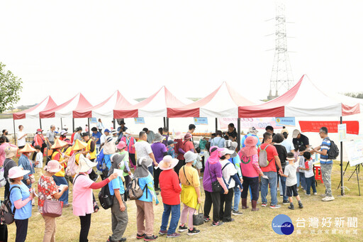 彰化縣環保局攜手民眾清海廢 共守白海豚永續棲地