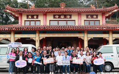 中寮法華寺、花壇奉天宮捐贈兩輛復康巴士 許淑華頒感謝狀