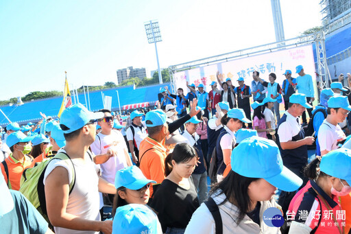 彰化勞資童樂會健行開跑 3,800名勞工與家屬同歡