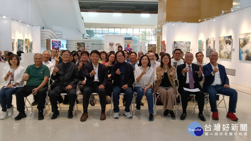 畫筆為半世紀創作旅程記憶留影 新加坡國寶級藝術家黃意會台中開展紀念摯友三毛