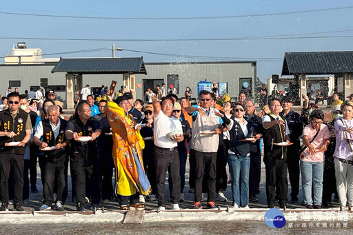 2025鯤鯓王平安鹽祭圓滿落幕 跋杯挑戰賽11歲小妹妹抱走168888元
