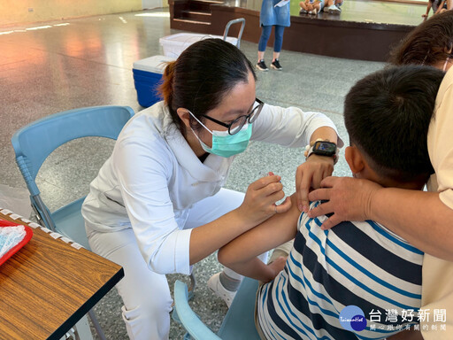 校園到超市都看得到 新屋分院推動疫苗接種守護社區健康