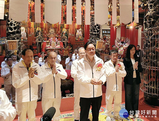 張善政參加桃園慈護宮「酬恩五朝圓醮」 上香祈求媽祖庇佑萬民