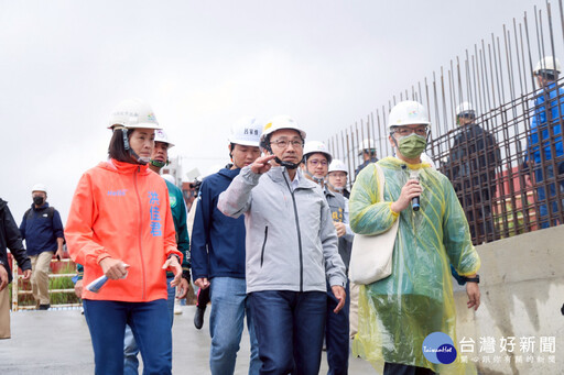 侯友宜視察鳳鳴滯洪池工程 預計115年2月底完工