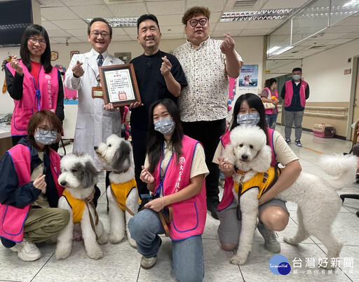 高榮南院與大仁科大攜手「動物輔助」活動 貴賓萌犬與長者共譜療癒時光