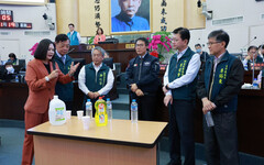 議員林燕祝關切烏山頭水庫水質 要求速拆光電板還水於民