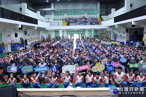 苗栗藝術下鄉巡迴展首場後龍登場 12校學生精彩演出