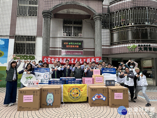 台電北南區處送暖 捐大同育幼院節能LED平板燈具及生活物資