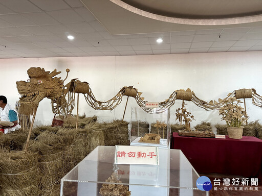 草屯稻草工藝文化節開幕 巨無霸扁擔王挑戰金氏世界紀錄