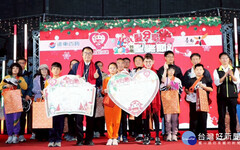 台南大遠百聖誕公益點燈 150位偏鄉國小學童歡樂渡過
