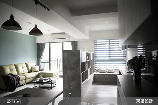半高電視牆雙面運用！新竹30坪混搭宅，擁抱舒適客廳與靜謐書房空間