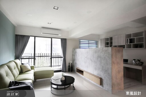 半高電視牆雙面運用！新竹30坪混搭宅，擁抱舒適客廳與靜謐書房空間