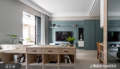 18坪現代風木質調藍色小宅調整格局後，屋主發揮多元興趣、讓居住空間理想舒適