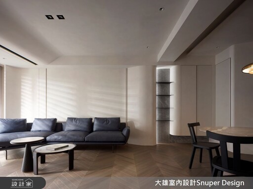 在流動的旋律中尋找情感歸宿,特殊漆與弧形給予家溫暖安定的感受