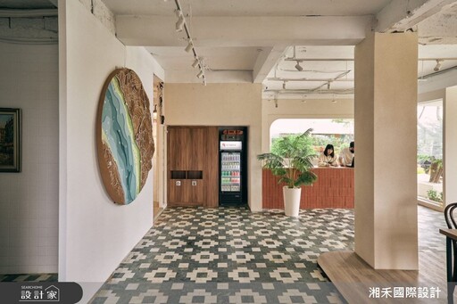 淡水河畔的老屋新生,新舊融合永續環保,以設計連結情感,納入自然美景與藝文氣息