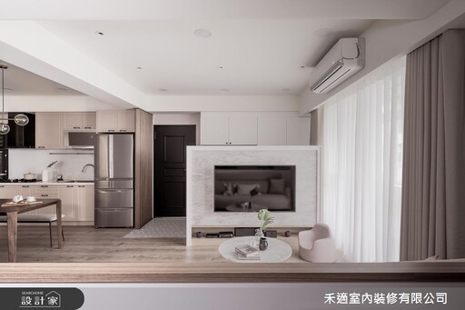48 年高齡老屋改造計畫!電視半牆化解畸零格局、廚房翻新升級餐廚機能,陳舊老宅化身溫馨鄉村宅
