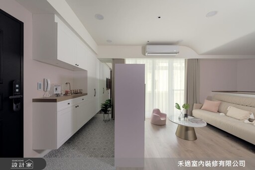 48 年高齡老屋改造計畫!電視半牆化解畸零格局、廚房翻新升級餐廚機能,陳舊老宅化身溫馨鄉村宅