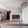 48 年高齡老屋改造計畫！電視半牆化解畸零格局、廚房翻新升級餐廚機能，陳舊老宅化身溫馨鄉村宅