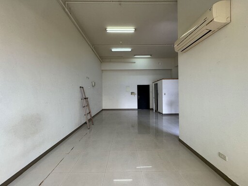 25坪挑高宅老屋翻新，多層次室內設計打造引景入室的美宅