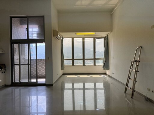 25坪挑高宅老屋翻新，多層次室內設計打造引景入室的美宅