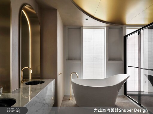 將家安置於藝廊中，光影與情感的留白之境
