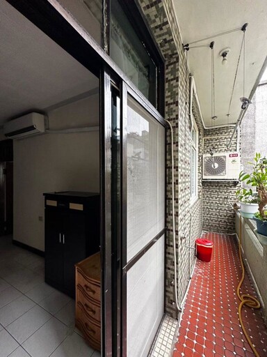 50 年台式老屋換顏術!復古建材嶄新詮釋,28 坪老公寓陪伴屋主夫妻度過每一個春夏秋冬