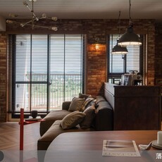 22坪英倫風咖啡吧台渡假宅，以古典美學修飾樑柱與畸零空間