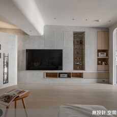 整潔的家就是療癒！玄關屏風結合電視牆、玻璃拉門創造餐廚彈性，日式無印風讓整 35 坪預售屋超有秩序
