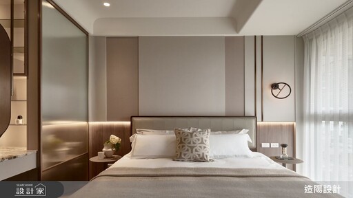 現代輕奢風住宅設計，雙面沙發演繹開放客廳與起居空間讓家人互動成亮點