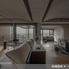 35坪侘寂宅描繪一家三口與兩隻貓的靜謐日常！二進式玄關、精品展示櫃、風格更衣室，好美！