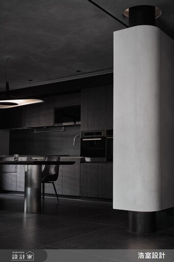 全然沉浸放鬆！深邃灰調現代宅化身靜謐洞穴，打造忘記煩惱的精神時光屋！