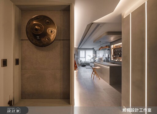 柔光裡的侘寂日常，25坪弧線宅，讓生活緩下來的灰色詩篇