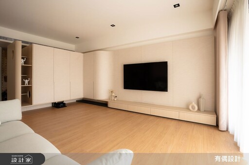 35 坪新成屋的溫柔宣言！安全圓角設計 X 玄關旋轉鞋架，四房變出三倍儲藏量打造療癒現代混搭宅