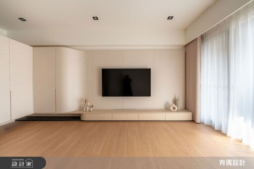 35 坪新成屋的溫柔宣言！安全圓角設計 X 玄關旋轉鞋架，四房變出三倍儲藏量打造療癒現代混搭宅