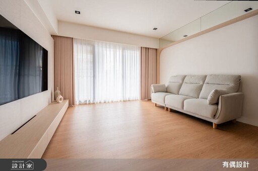 35 坪新成屋的溫柔宣言！安全圓角設計 X 玄關旋轉鞋架，四房變出三倍儲藏量打造療癒現代混搭宅