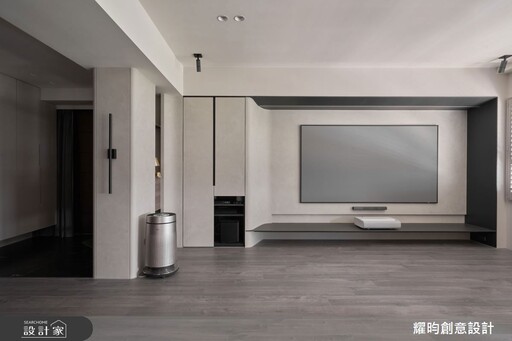 雙拼格局化解樑柱挑戰,灰白現代宅以流暢動線與吧台氛圍營造質感生活