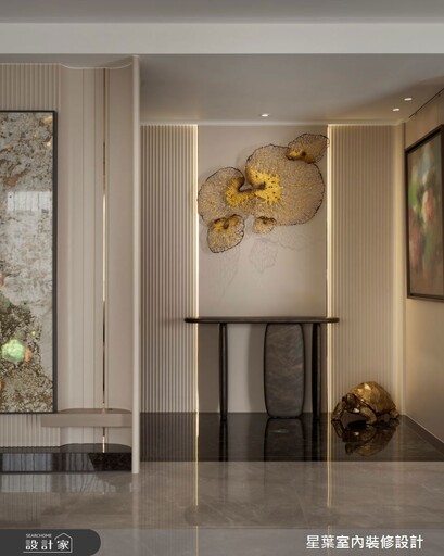 桃園 108 坪豪宅設計!細膩梳理空間演繹大器格局,用透光石材牆、歐規中島打造一家人的社交重心