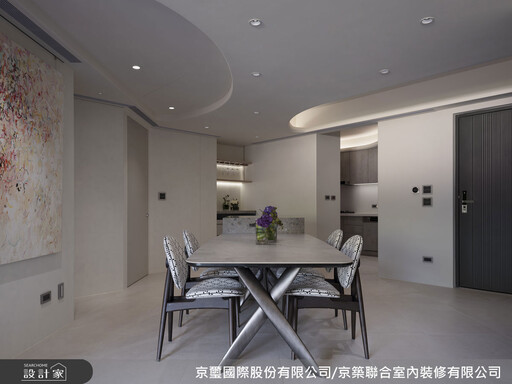 信義區老屋翻修之旅：以雙軸動線X弧形語彙，構築三面採光的理想開放式居所，讓人、建築與自然共生