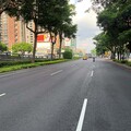 用路人笑逐顏開！台灣大道南側機慢車道燙平完工