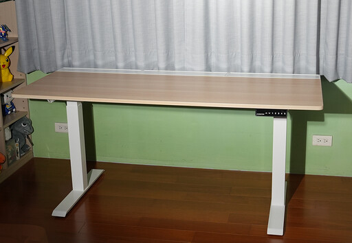DEZCTOP BIFROST ELITE 160 電動升降辦公桌開箱使用分享：能輕鬆調整高低又有完美的收納設計