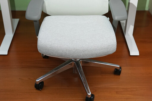 居家辦公空間最吸睛時尚的人體工學椅就是它！超舒適的DEZCTOP Arc開箱使用分享