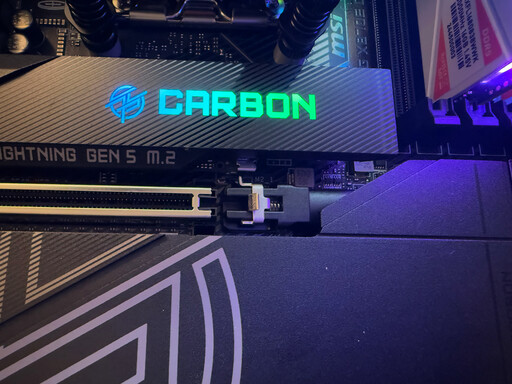 微星 MPG X870E CARBON WIFI 主機板開箱評測分享：超頂的用料與擴充性與效能表現！是遊戲玩家與Ryzen 7 9800X3D的好搭檔！