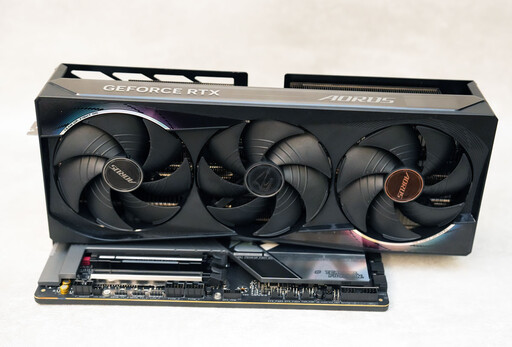 技嘉AORUS GeForce RTX 5080 MASTER 16G顯示卡開箱評測分享：搶「鮮」體驗DLSS4等新技術+料好實在效能優異！